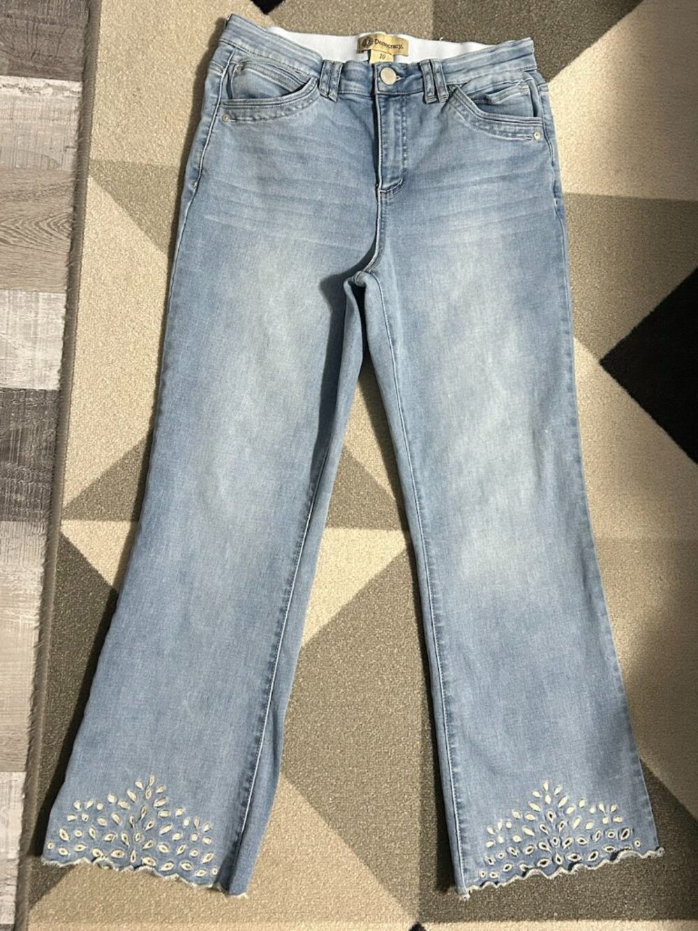 Democracy "Ab Solution" High Rise Eyelet Embroidered Hem Bootcut Jeans Wmn's 10